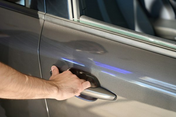 Serrurier automobile à Grenoble : réparation garantie de la télécommande de clé de voiture